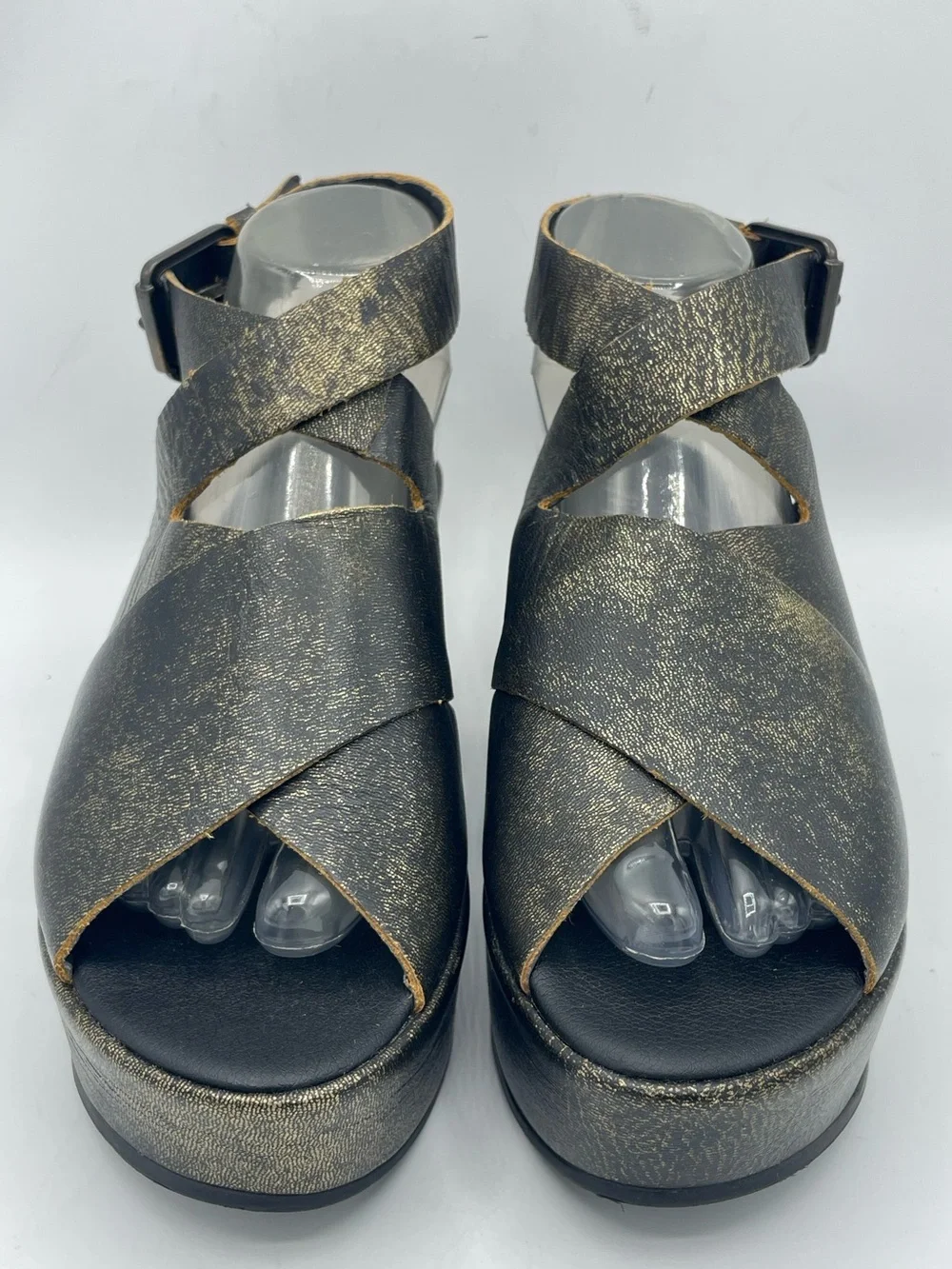 Amuse Society x Matisse Black Leather Platform Sandals Gold Metallic Wash